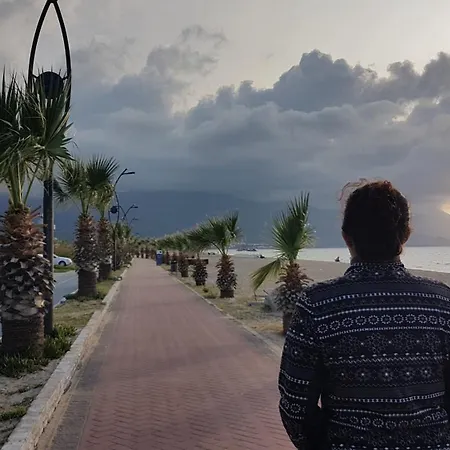 Bahceli Cift Katli Sahile 300 Metre Hotel Kusadası