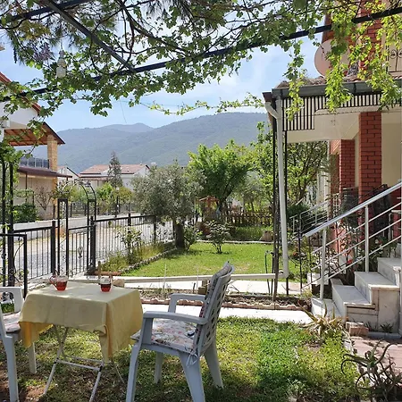 Bahceli Cift Katli Sahile 300 Metre 4* Kusadası
