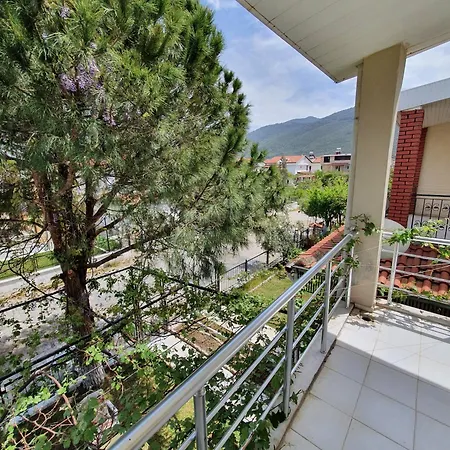 Bahceli Cift Katli Sahile 300 Metre 4* Kusadası